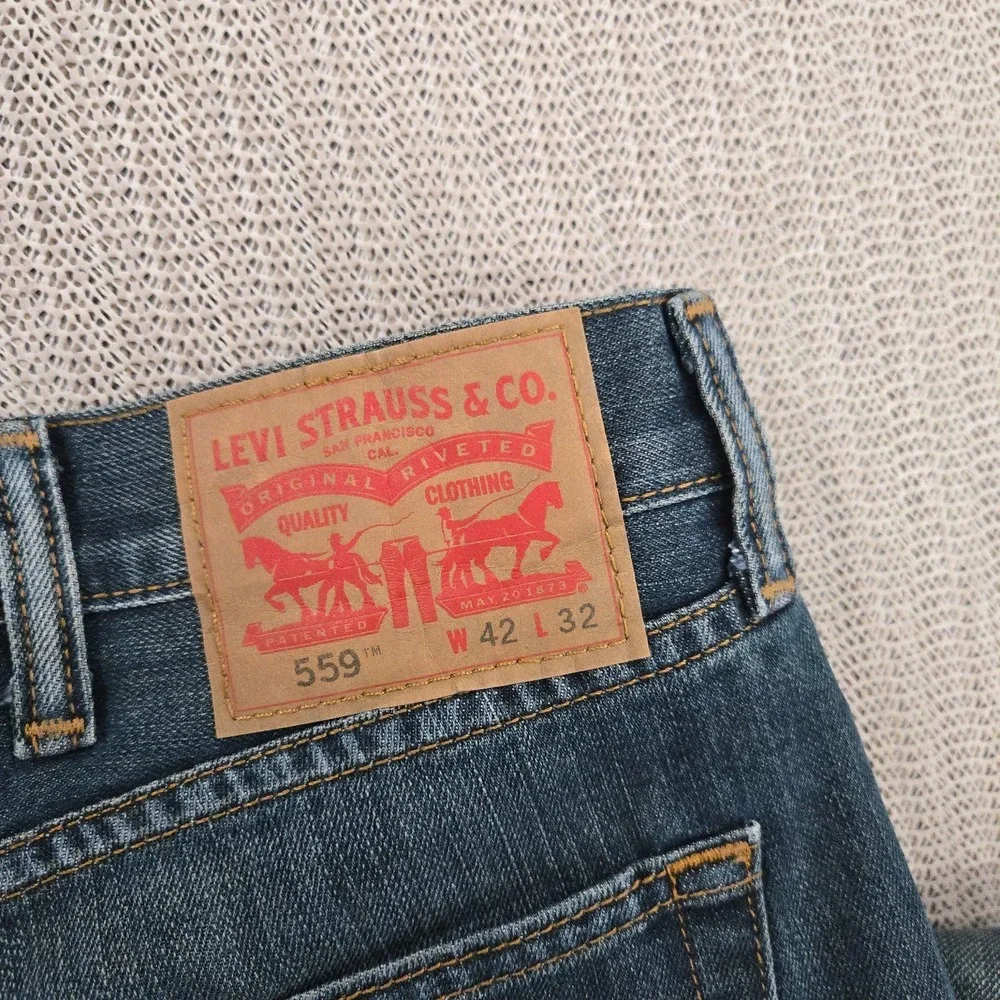 Levis size 42x32